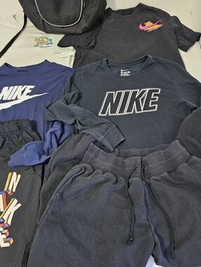 Nike Medium Bundle Lot Set Backpack Tees Sweatpants Shorts Athletic Streetwear